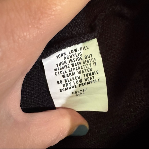 Notre Dame Flynn O’Hara Black & White sweater Vest in Youth Small - Picture 4 of 4